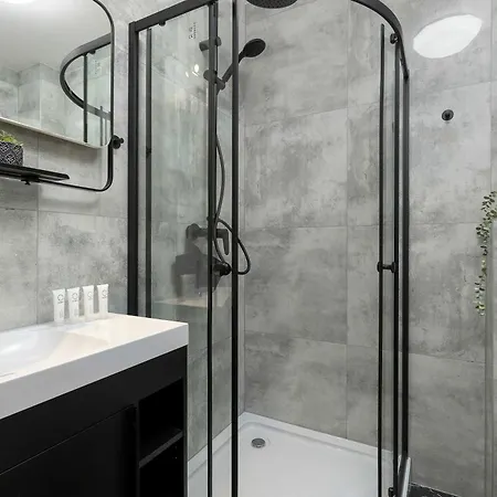 Appartamento Jasny Z Sypialnia I Balkonem By Renters *