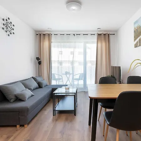 Jasny Z Sypialnia I Balkonem By Renters شقة