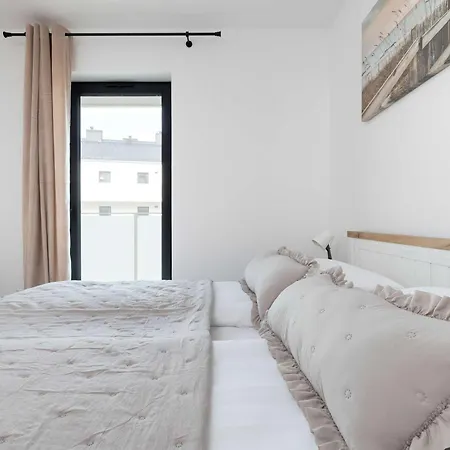 Jasny Z Sypialnia I Balkonem By Renters