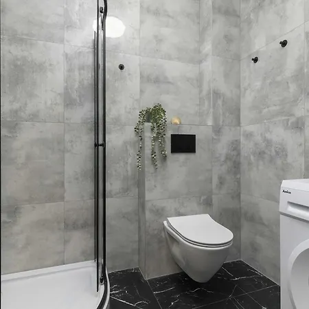 Jasny Z Sypialnia I Balkonem By Renters