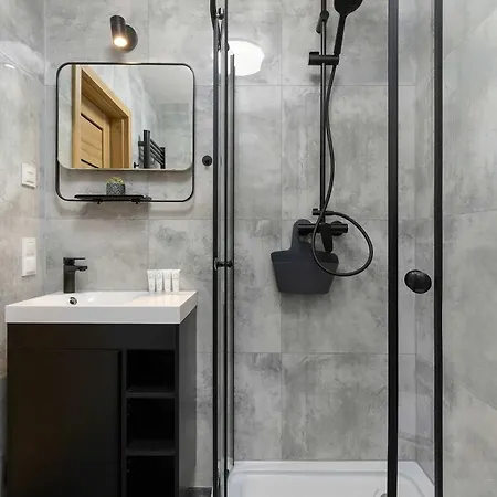 Jasny Z Sypialnia I Balkonem By Renters